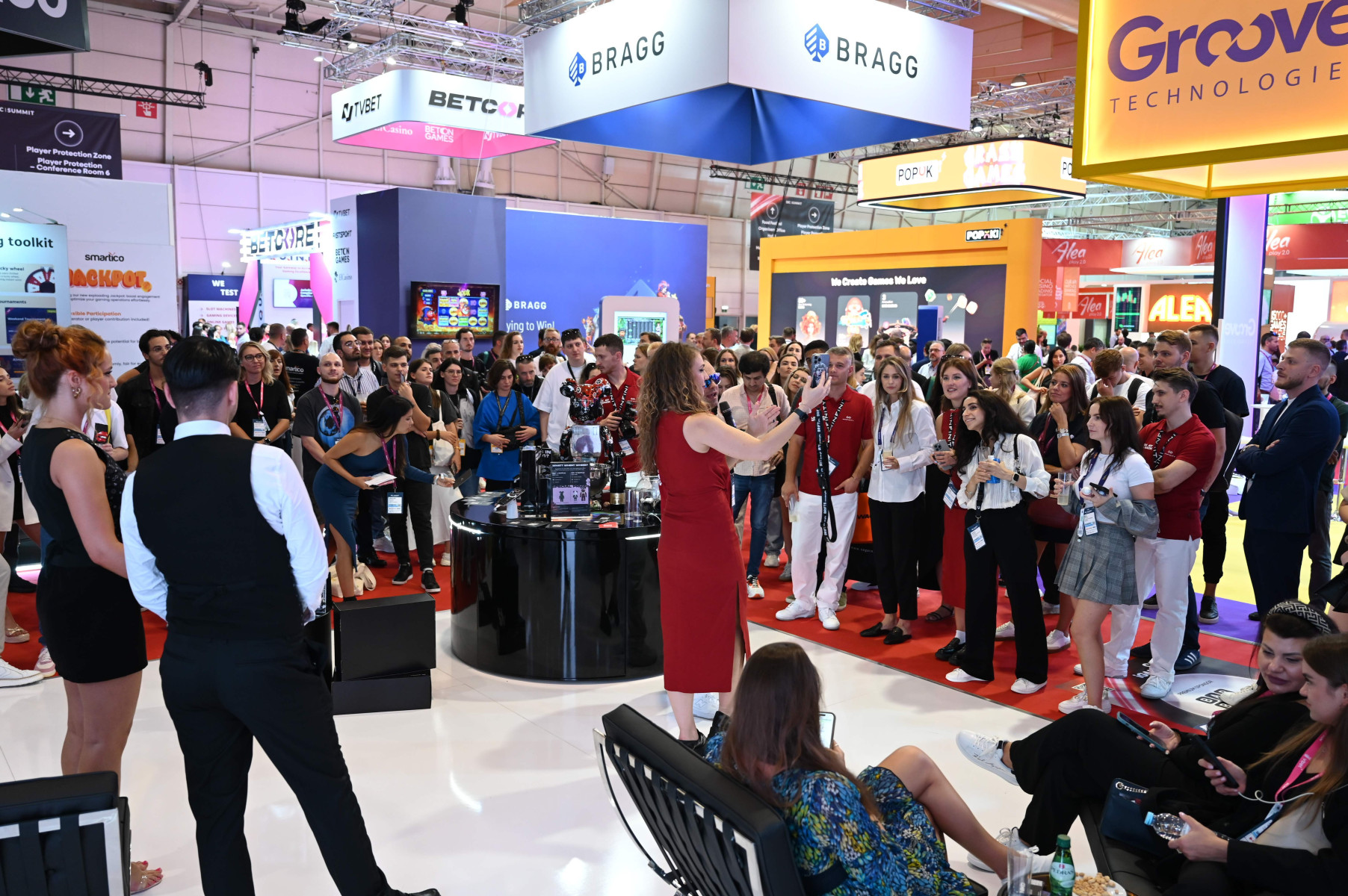 Industry presentation and discussions at a gaming exhibition
